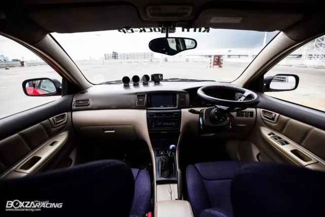 丰田老花冠怎样玩这样改装回头率爆灯