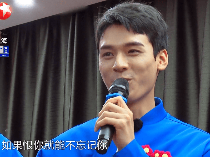 龚俊出名前就有芜湖的梗,出名后参加《极限挑战》,一曲《残酷月光》让