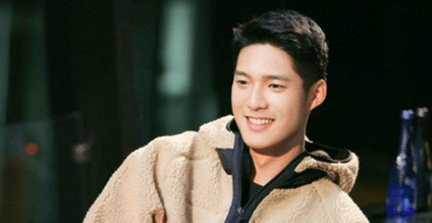 则新闻中,曝光了"南京冠生园大量使用霉变及退回馅料生产月饼"的情况