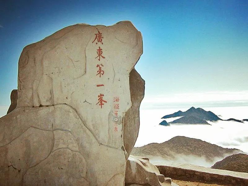 莽山之峰猛坑石是天然泉水富含偏硅酸