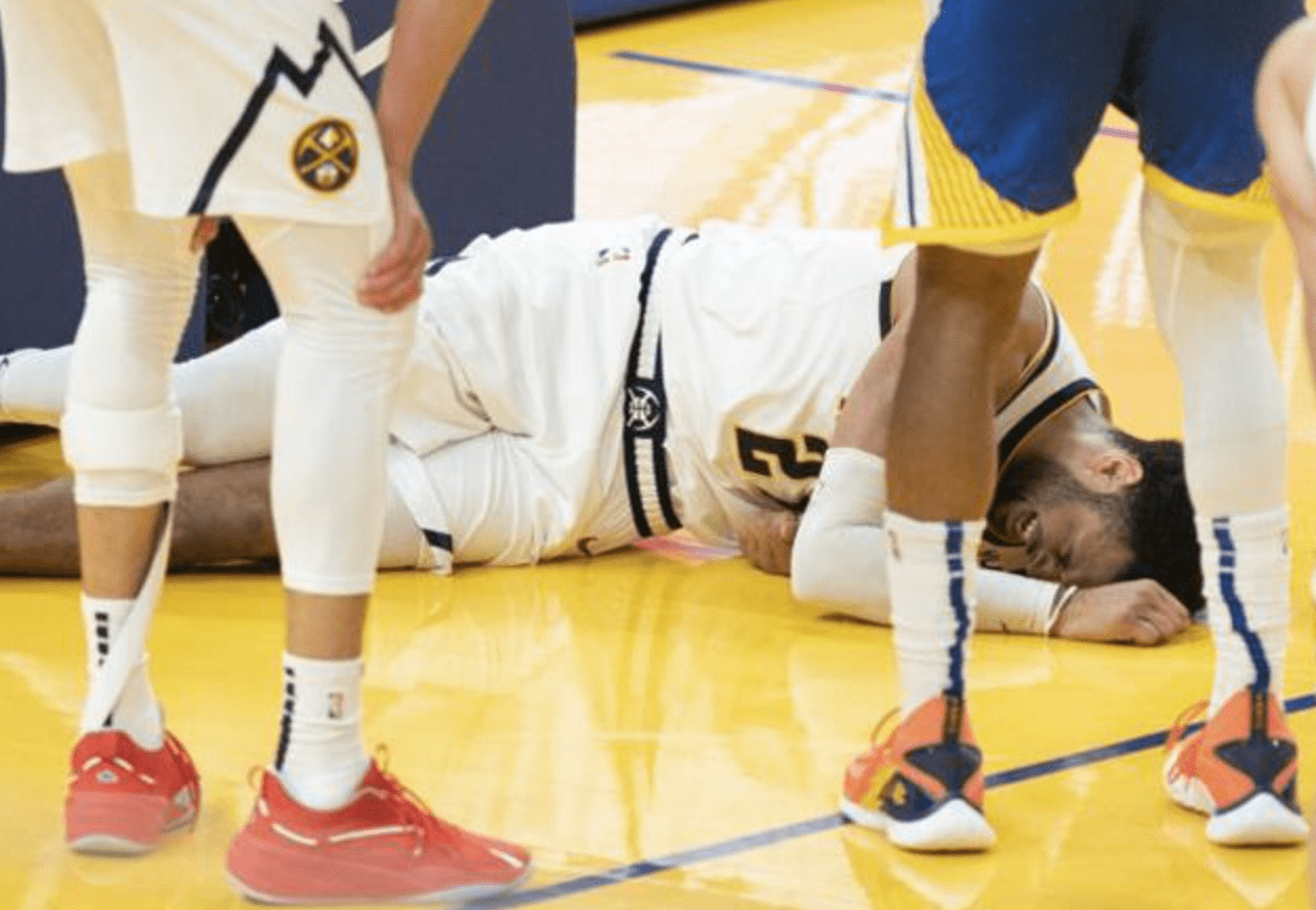 北京时间4月13日,nba丹佛掘金队官宣球队后卫贾马尔穆雷因前十字韧带