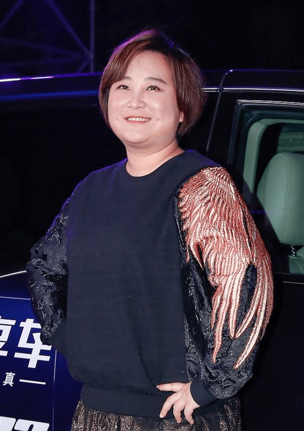 贾玲虽然体重很高但身材却带着可爱感更有少女灵动感