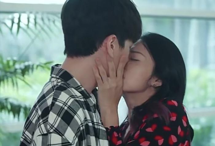 原创姚晨与小11岁白宇热吻戏上热搜姐狗cp的快乐究竟在哪里