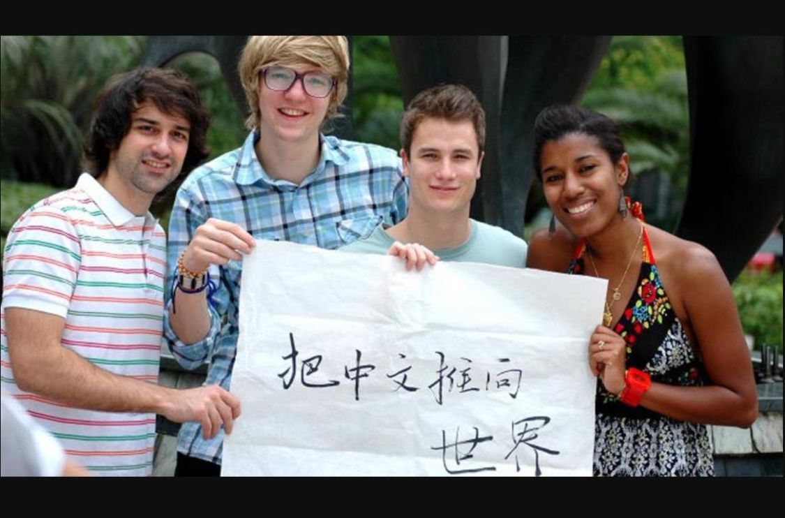 接待外国人的正确姿势 除了热情好客 还要讲汉语 始终讲汉语 英语