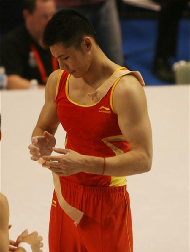 奥运冠军张成龙,出身普通却被富婆倒追,如今身价过亿生活甜如蜜