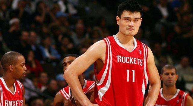 姚明有多高大詹姆斯都不想与他合照奥尼尔在他身边变小鱼儿