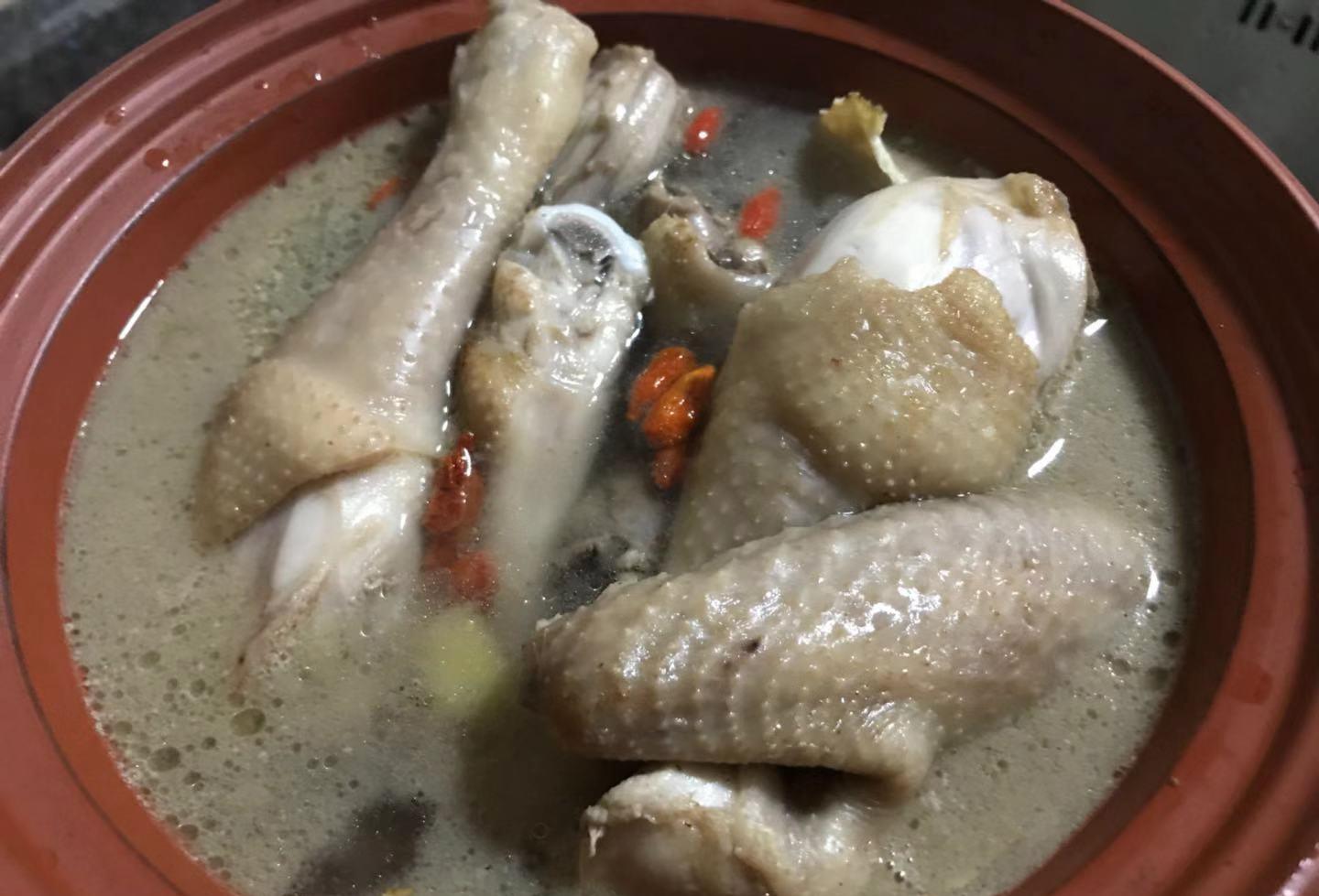 怎样清炖鸡汤能让鸡肉鲜嫩鸡汤浓厚鲜甜