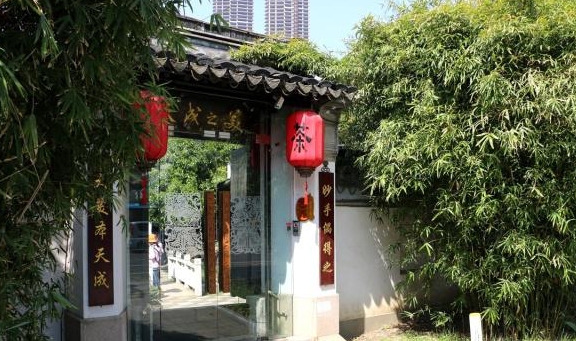 中国历史上最有名的书院之一，游客：能在这里上学真的太幸福！
