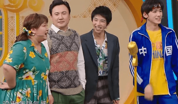 宋亚轩被误会一脸委屈,只有华晨宇替他说话,年纪小就要受欺负?