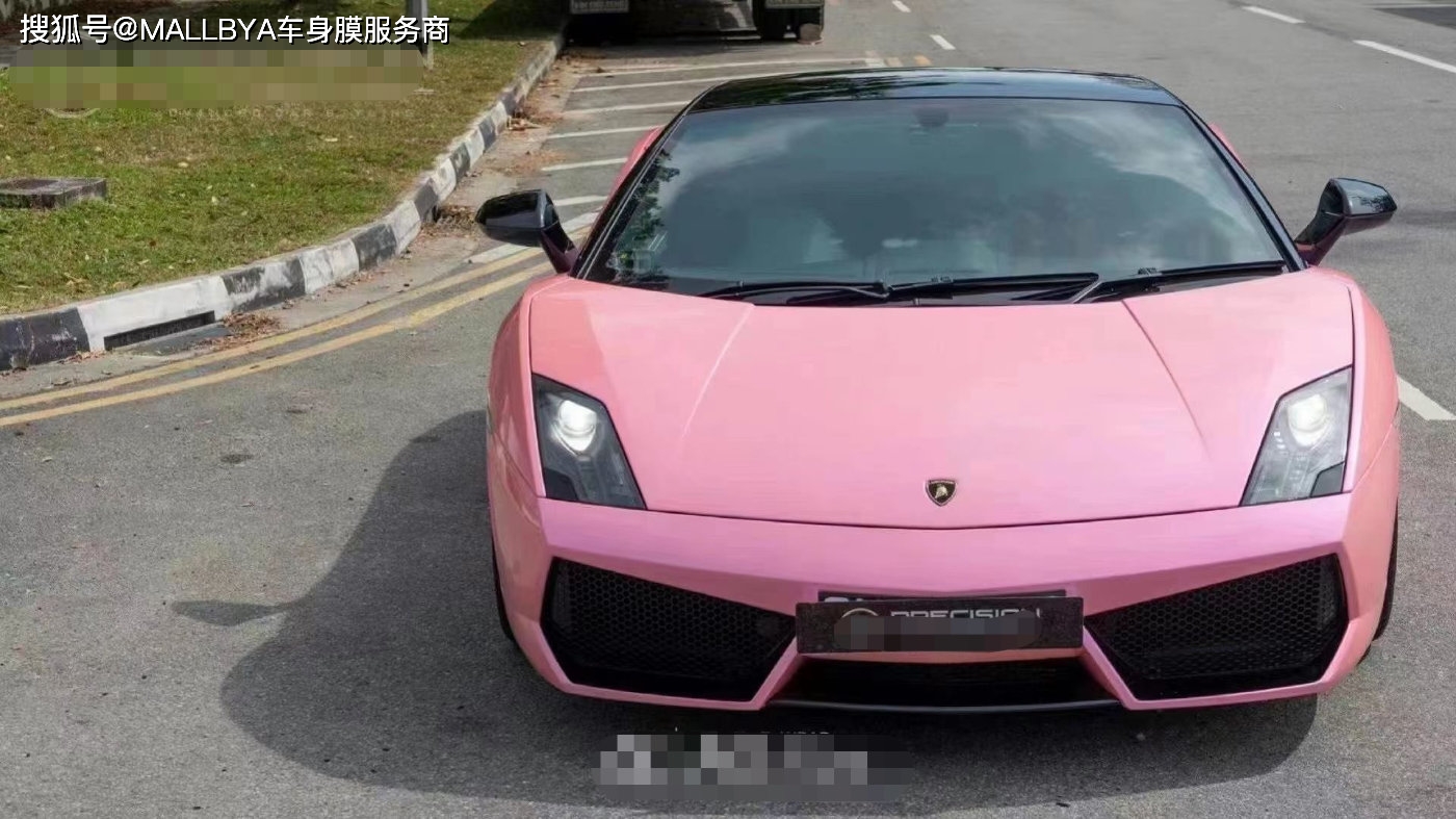 钻石粉魅粉是高调且引人注目的,全车以淡雅粉作为主基调,而加入粉色的