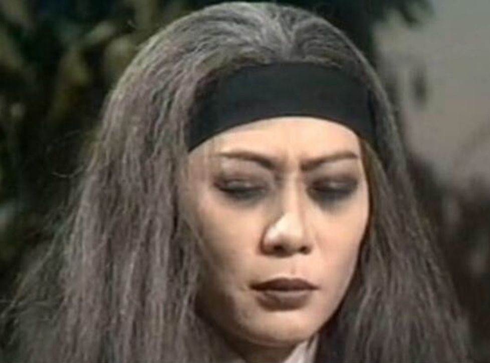 原创梅超风黄文慧近照曝光涂银色指甲油打扮时尚至今仍未结婚