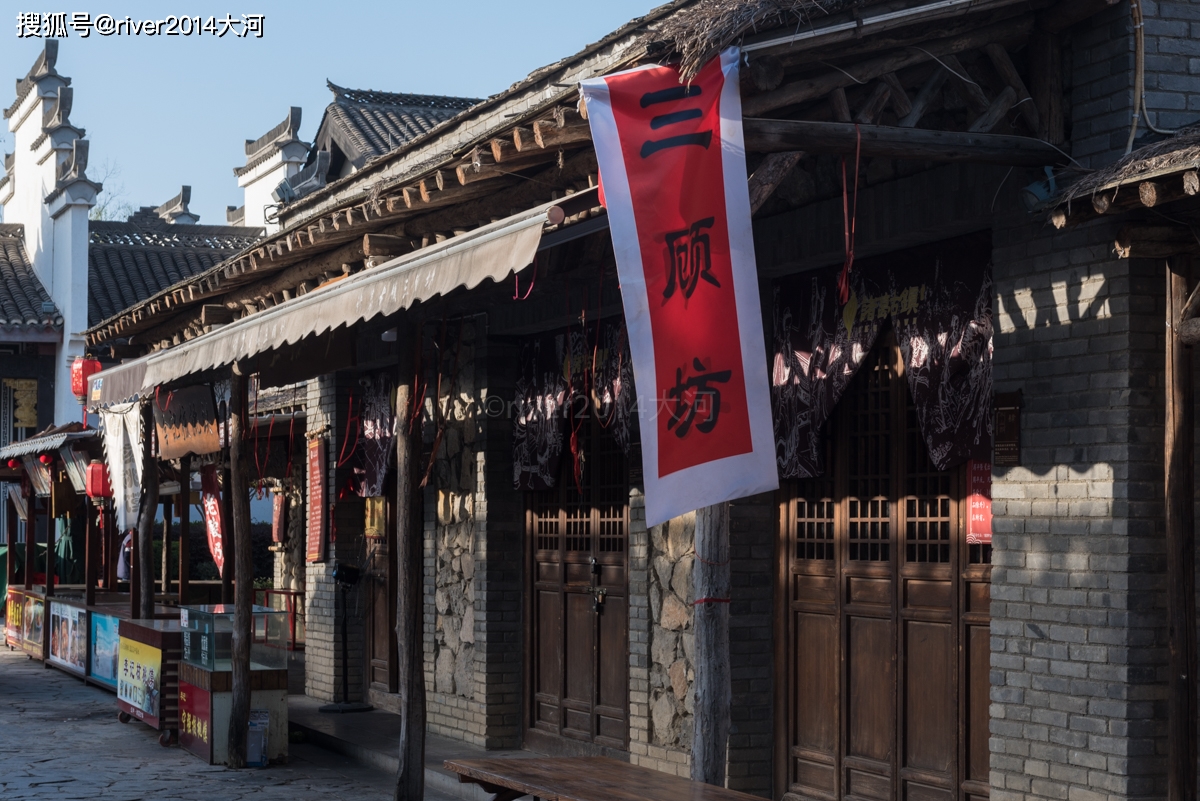 陕西汉中也有一座武侯祠，还建起诸葛古镇，处处都是三国文化