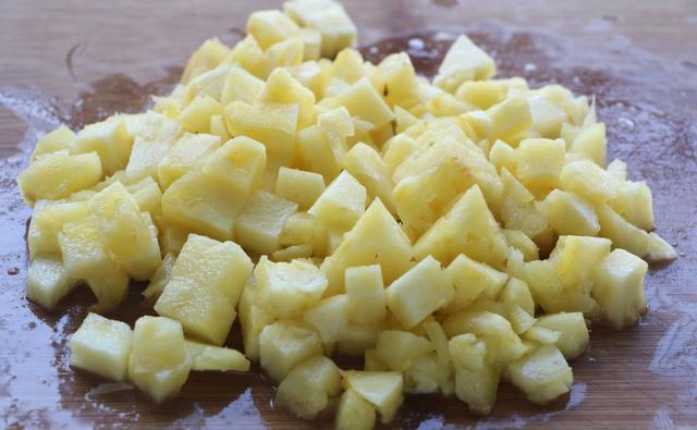 菠萝怎么做甜品 b2e64d3302db495a89d7c4dd8ceb3677.jpeg