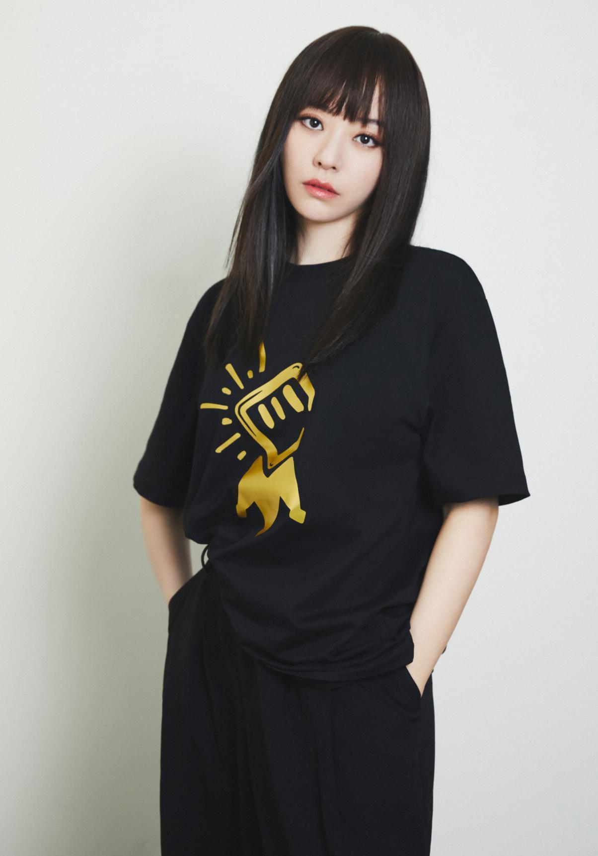 被张靓颖惊艳到黑长直搭齐刘海美似少女怎么看都只有20岁