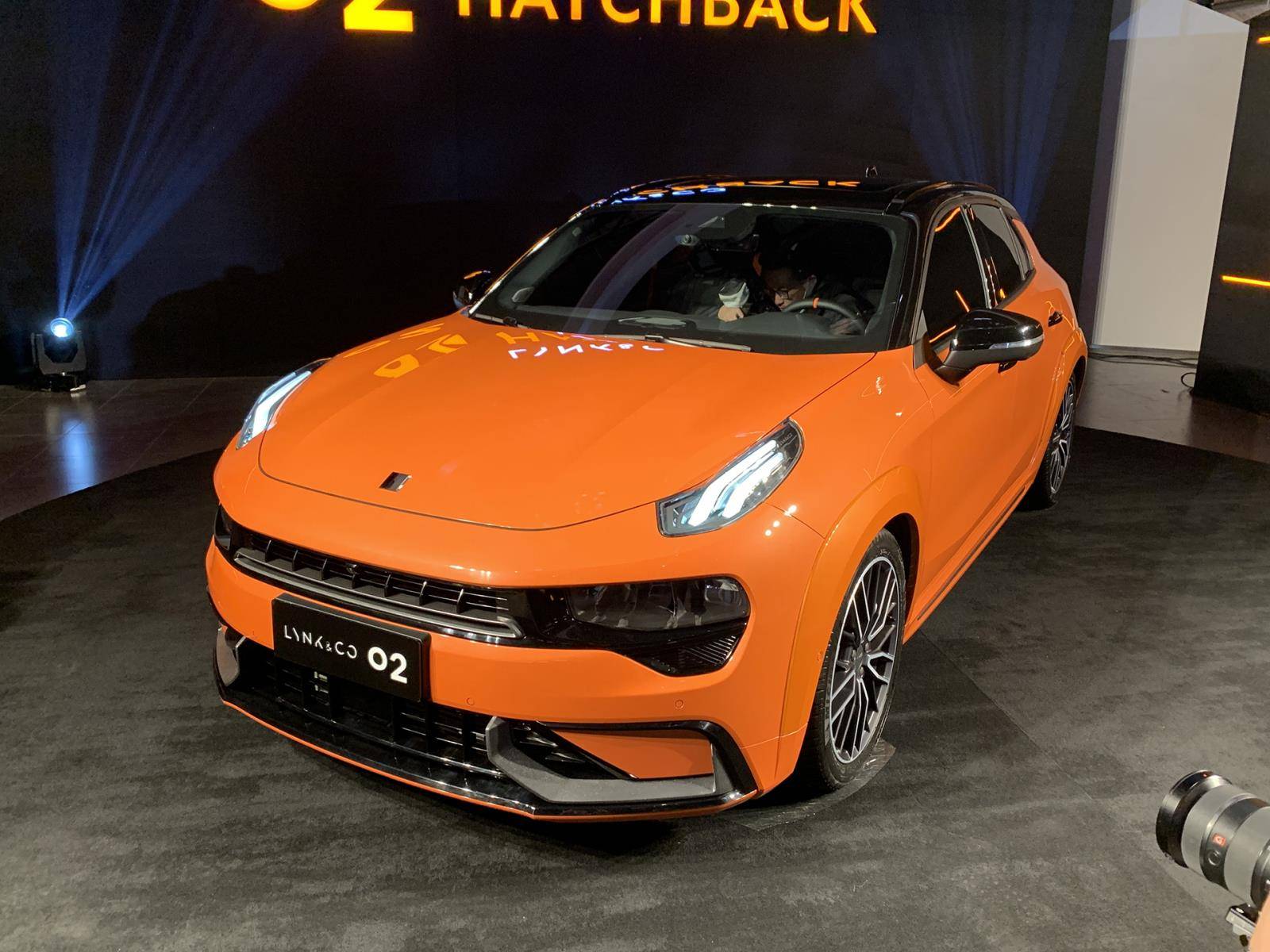 此外,橙色是領克02 hatchback的新增顏色.