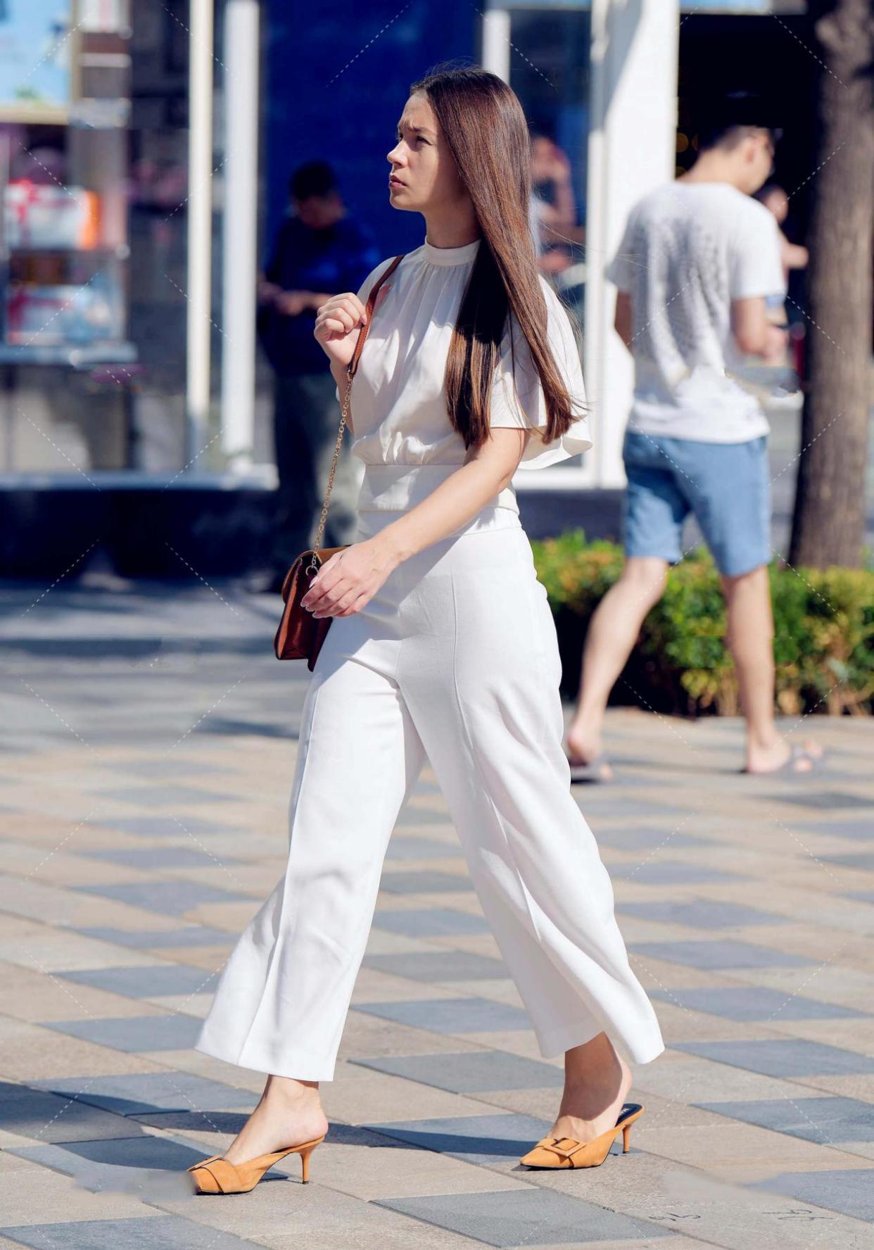 原创白色休闲套装,纯净自然,时尚大气