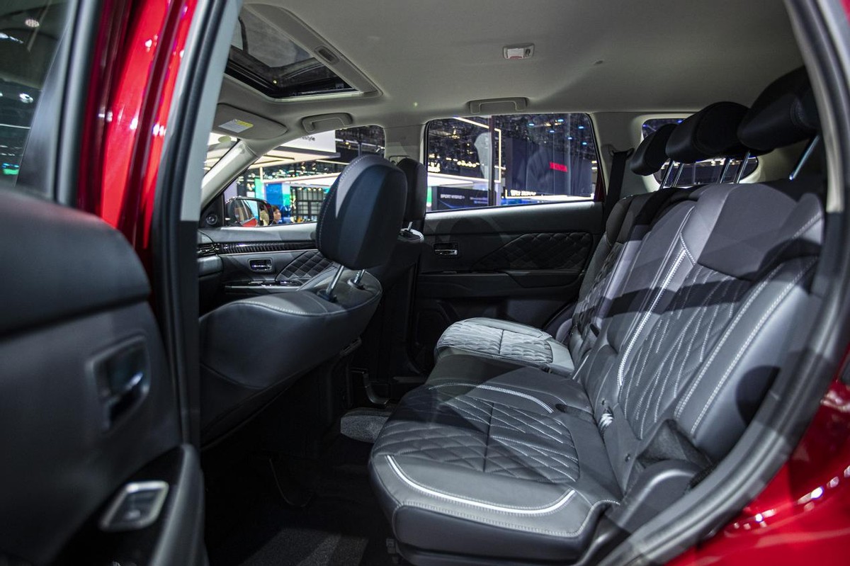 直击上海车展第一线广汽三菱展台之纯电suv欧蓝德7座舒享版