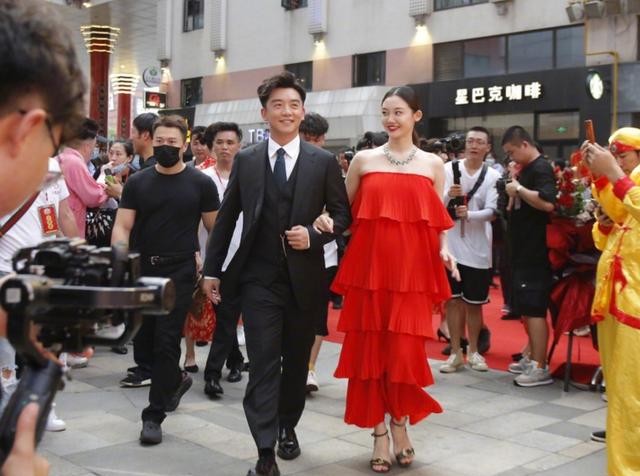 苗苗郑恺同框 c3cdc16c06d74ee28841958178005190.jpeg