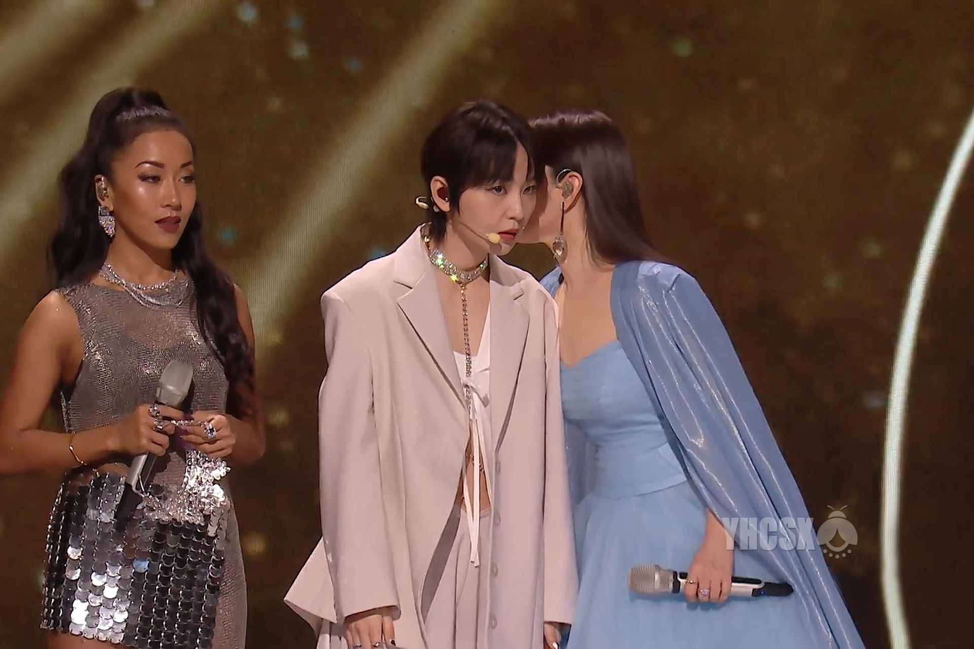 原创杨钰莹成团夜的佛系时刻1v1甘当工具人成功出道凭的是什么