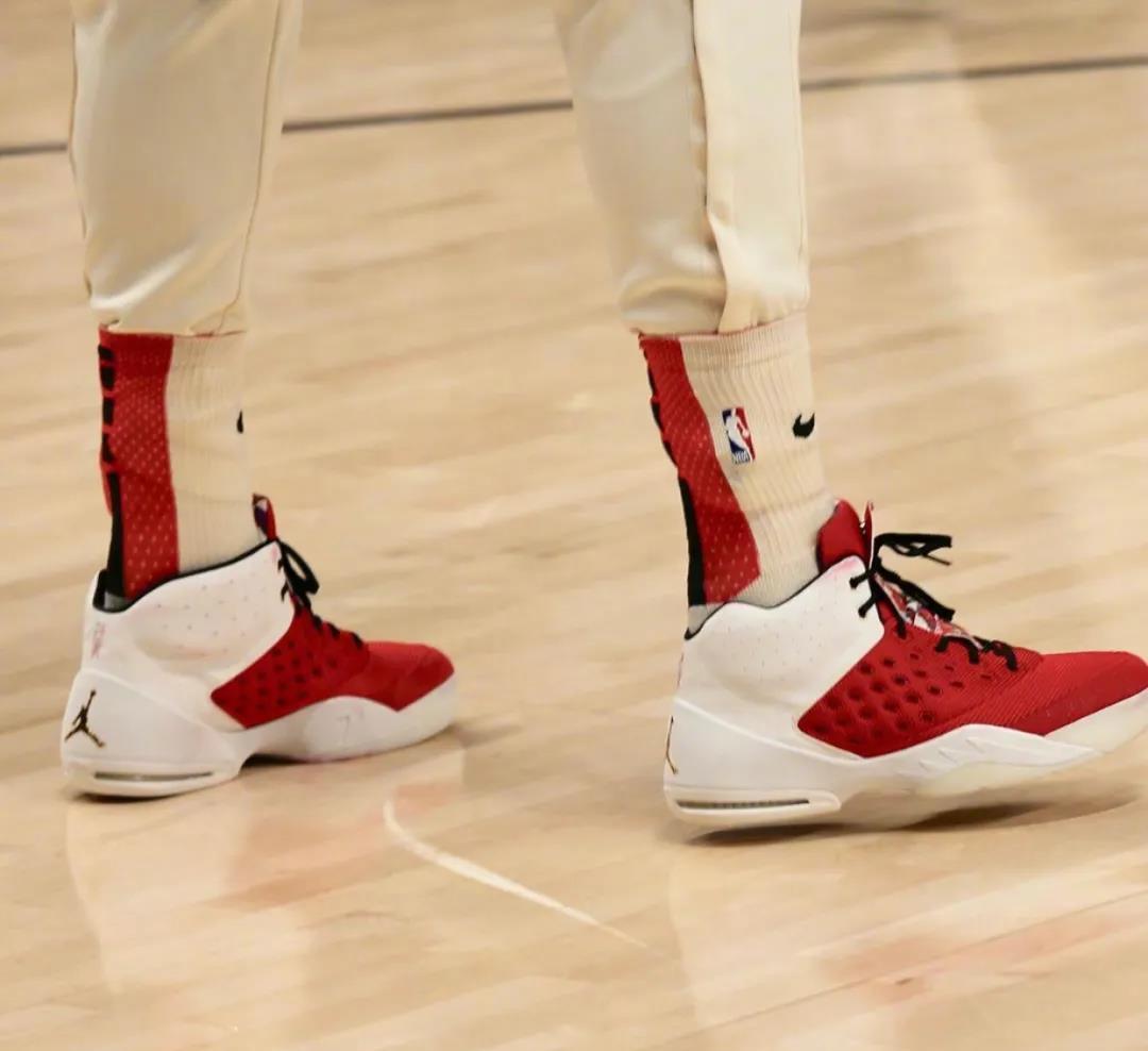 nba球员上脚安东尼这赛季的球鞋还有签名鞋和中国新年配色