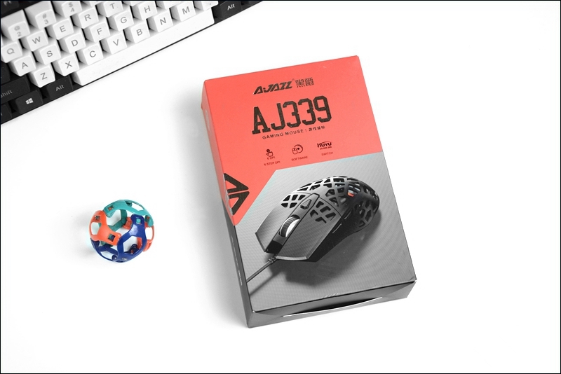 将北京鸟巢元素融入鼠标，这款轻量化设计的洞洞鼠有点不一样