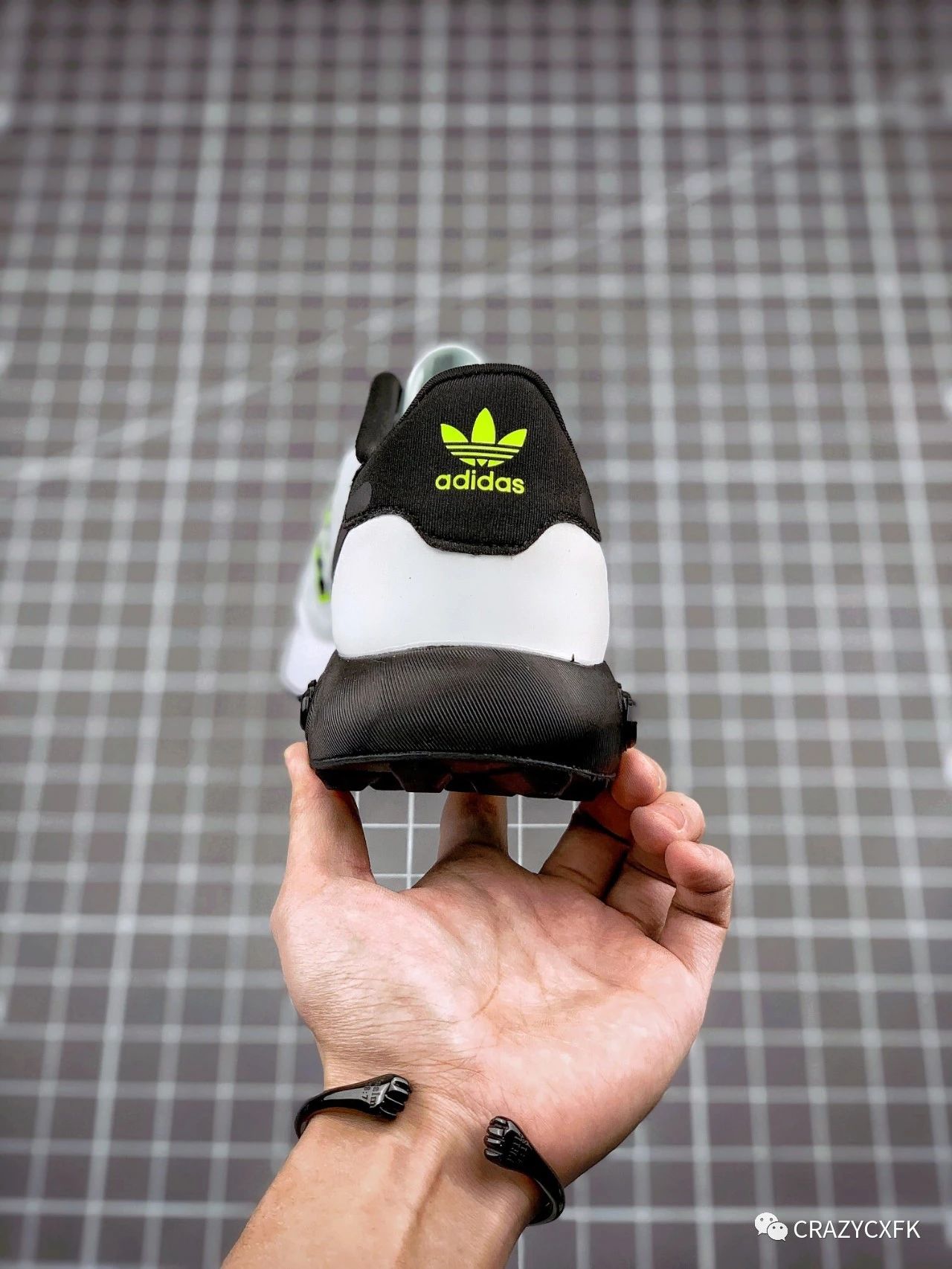 阿迪达斯三条杠限定 adidas la trainer iii 跑步鞋