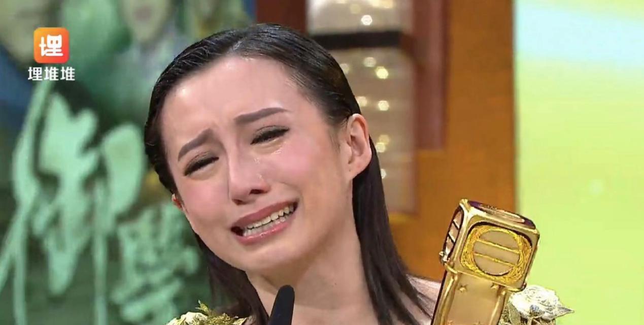 跻身演艺圈12年,龚嘉欣首次被提名视后