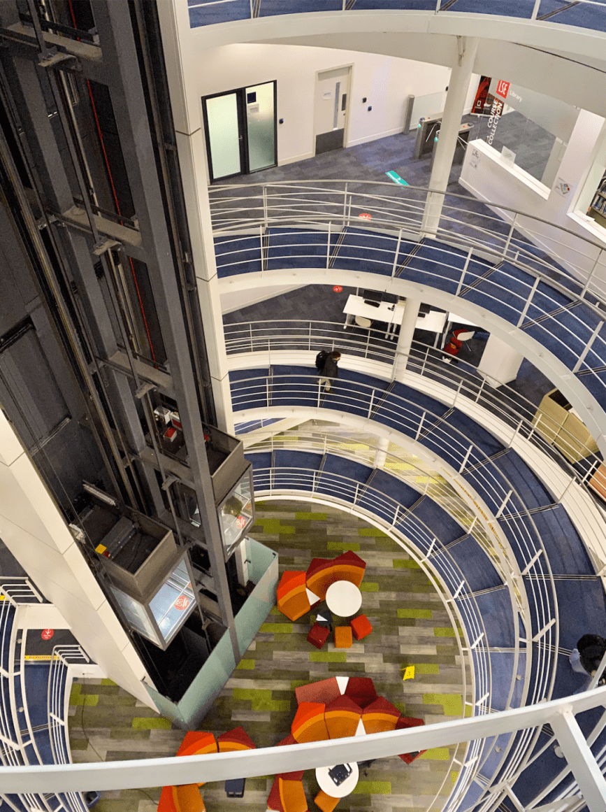 lse的图书馆和 central building,需要每周做两次核酸才能进入,所以