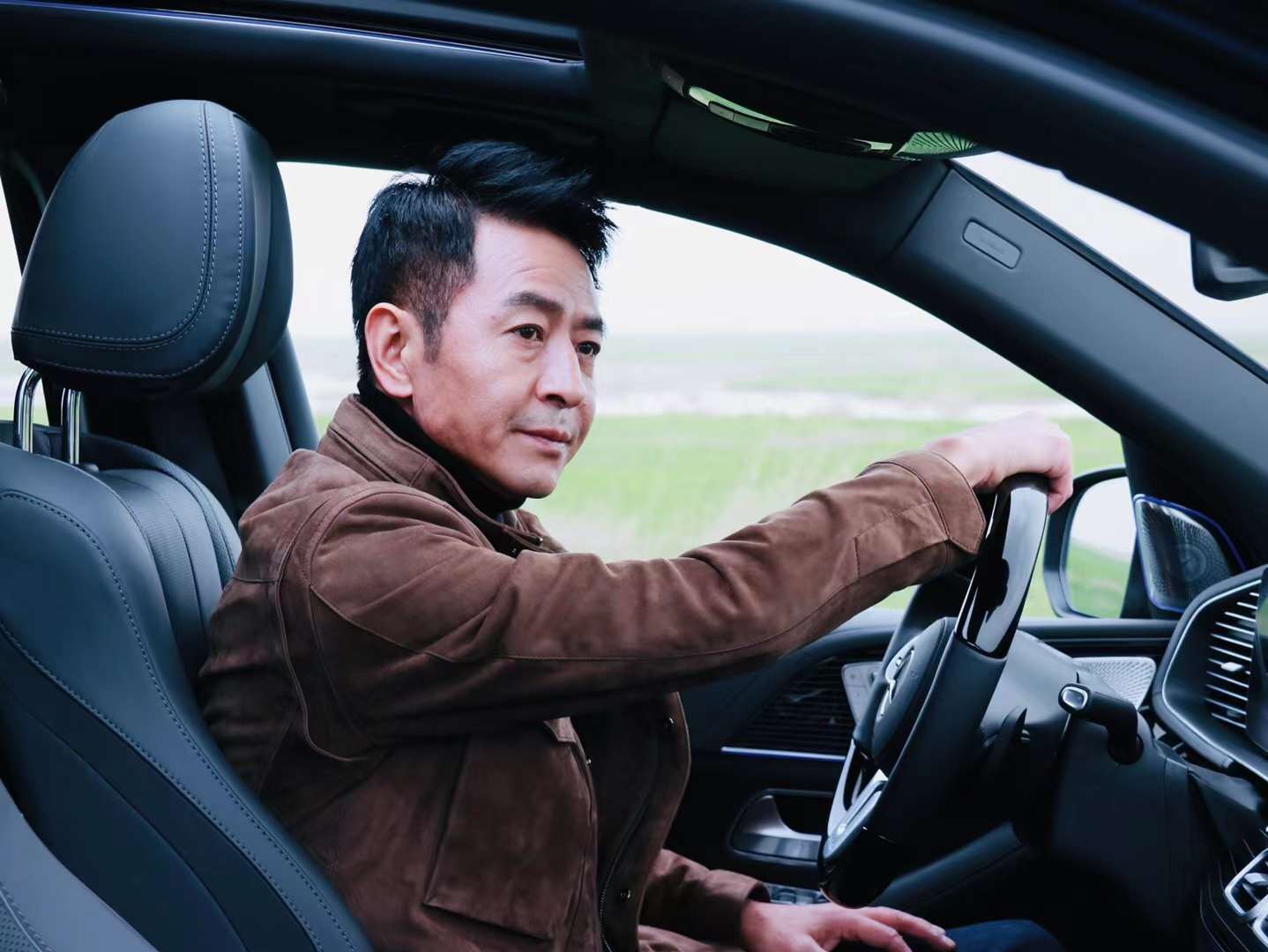 《国民大叔》郭晓峰写真系列之三:草原上的远行者