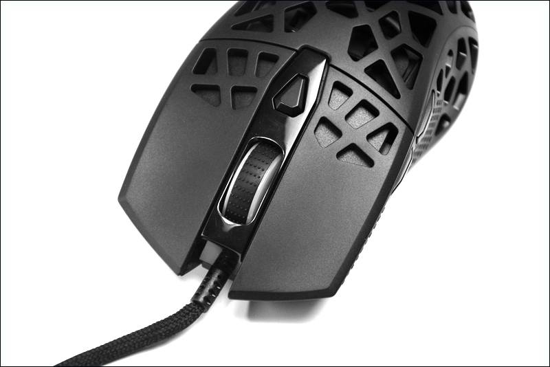 将北京鸟巢元素融入鼠标，这款轻量化设计的洞洞鼠有点不一样