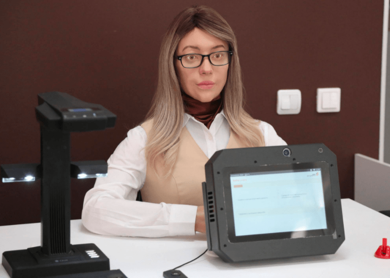 超仿真机器人上线可做三十多种表情