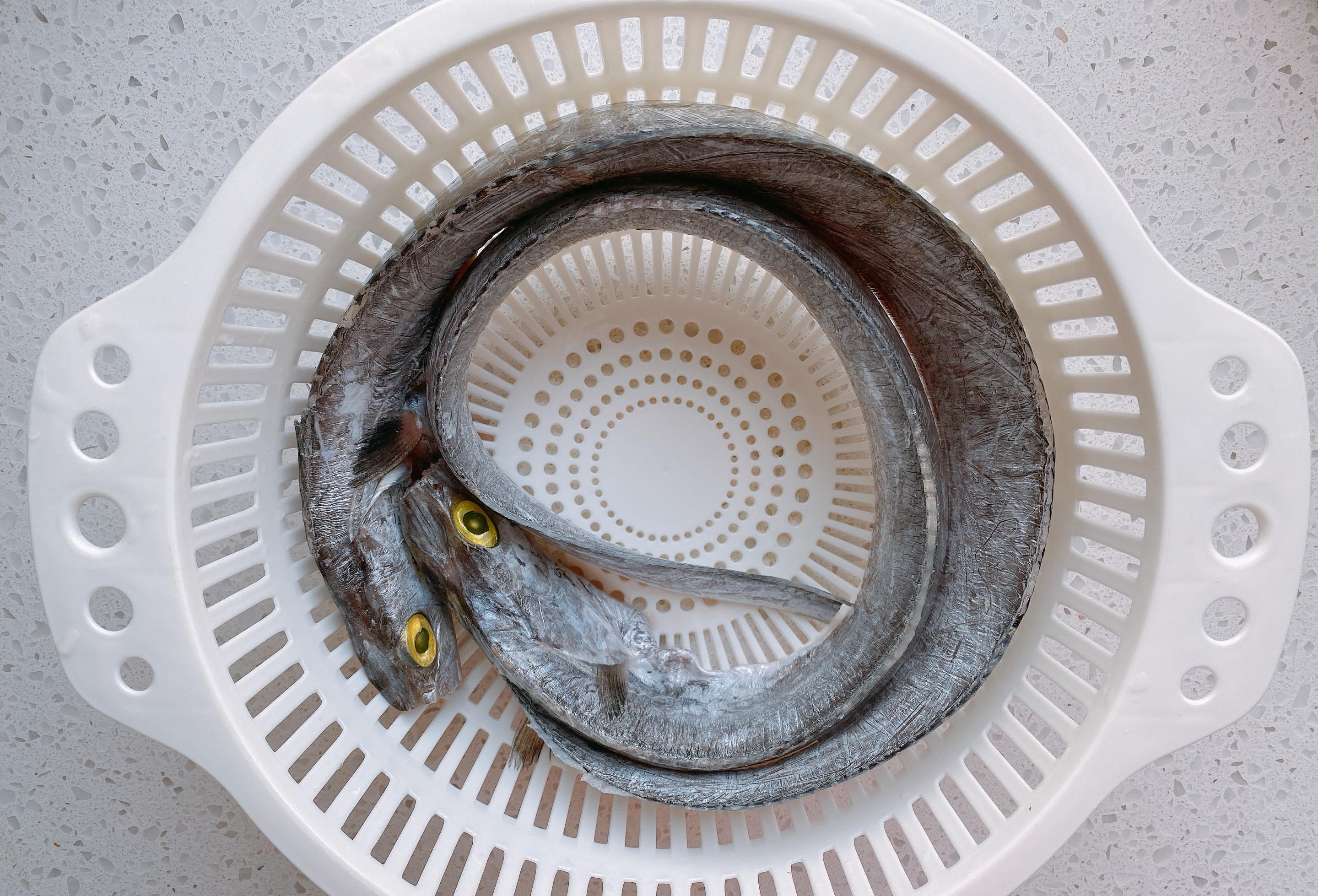 带鱼好吃有秘诀教你一鱼两吃不浪费外酥里嫩好吃不腥又入味