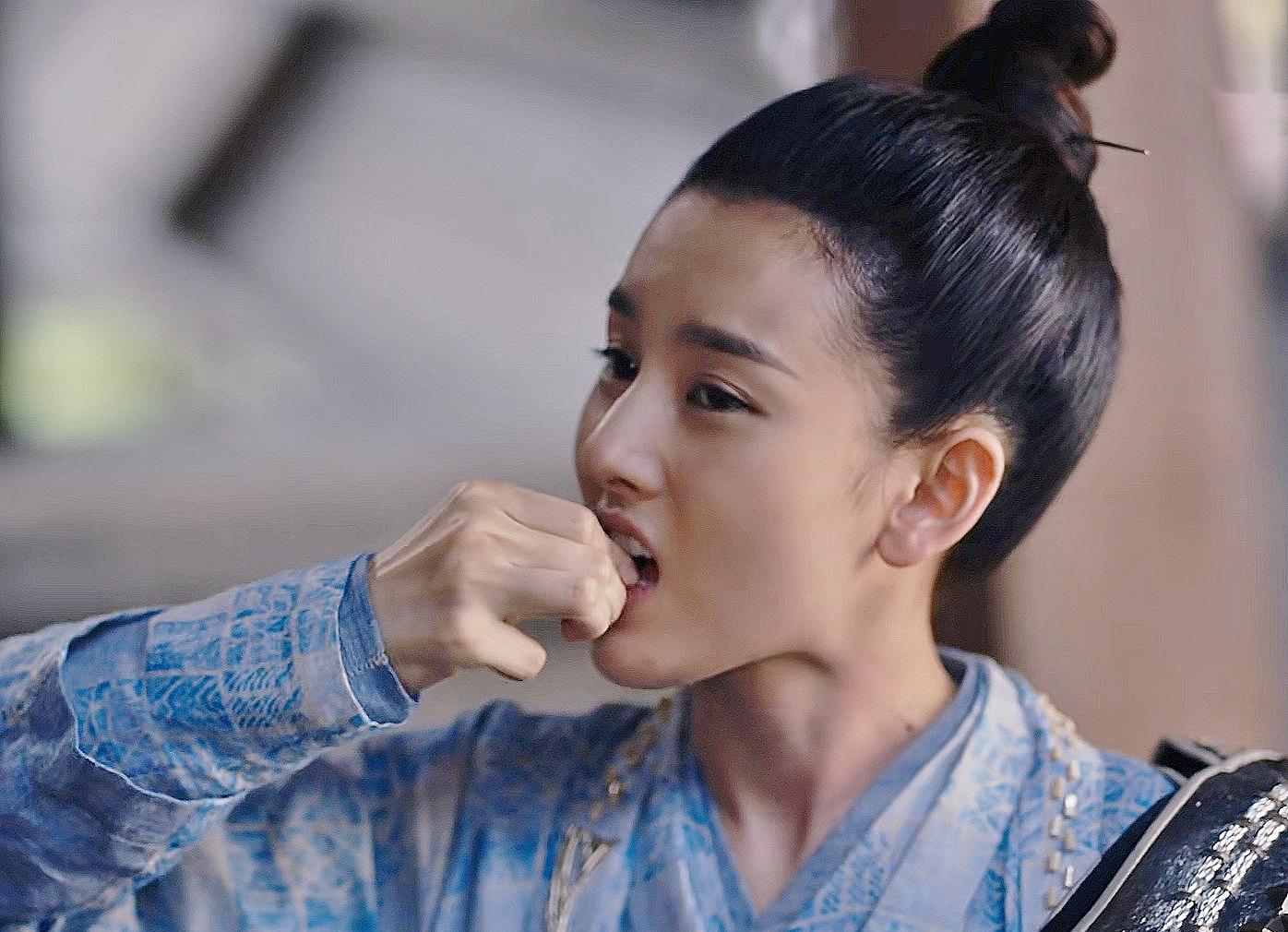 古装嗑瓜子的女星金晨最优雅白鹿吊儿郎当赵丽颖都不耐烦了