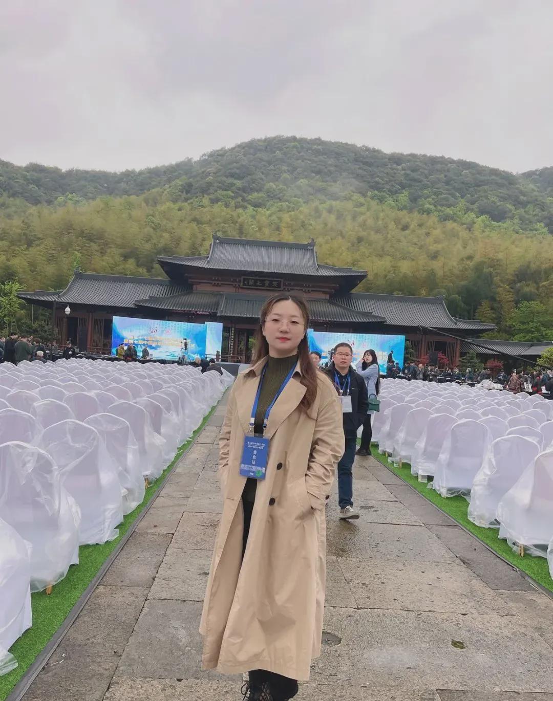 她是第七届兰亭奖创作类,唯一入选的女书法家_靳慧慧