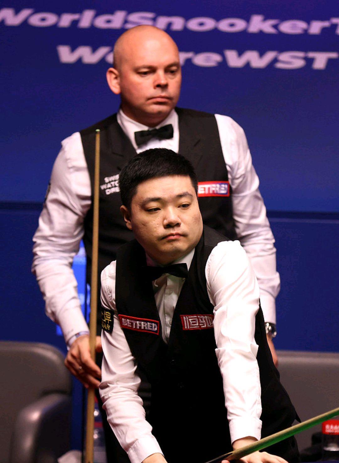 丁俊晖一轮游,两次失误成主因,宾汉姆欣喜若狂赛后这样说_手机搜狐网