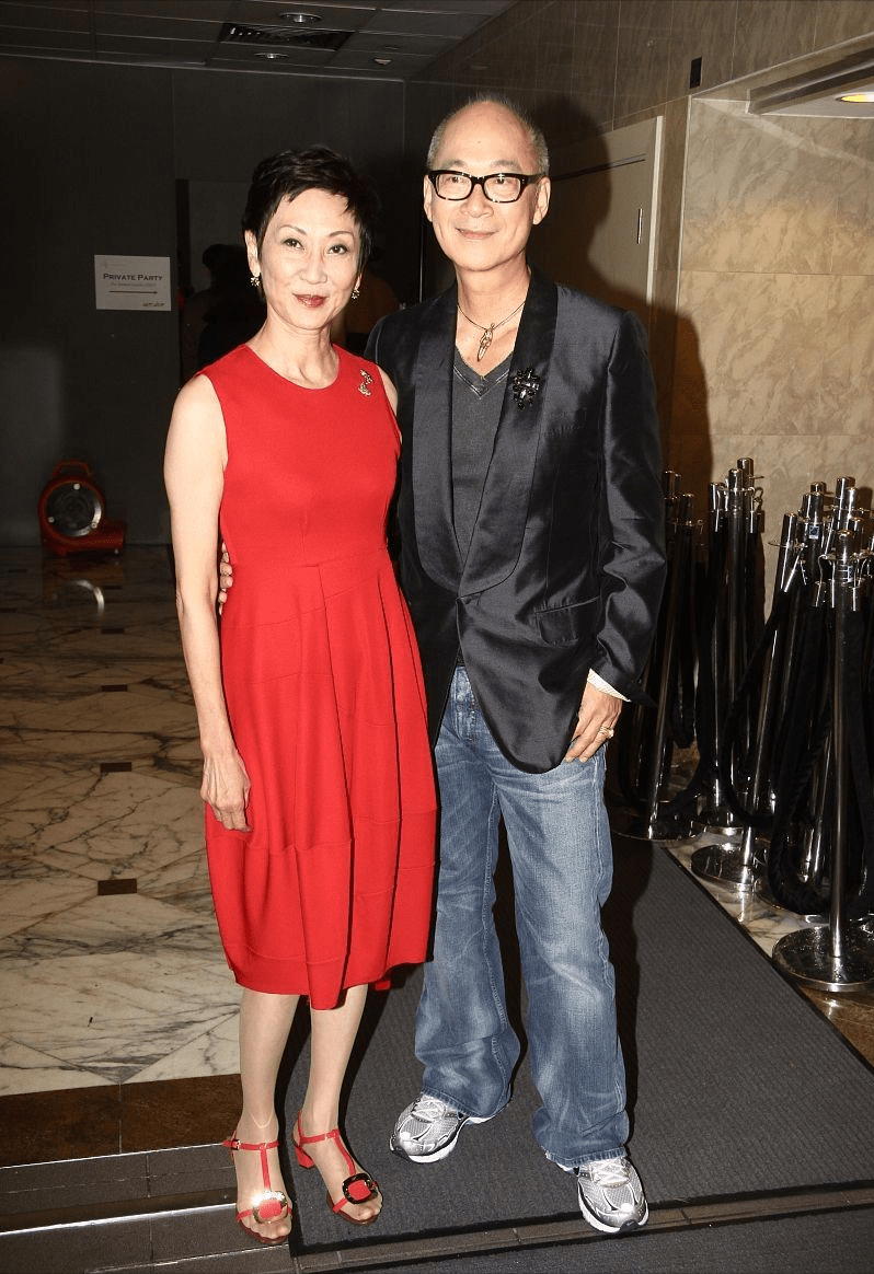 原创施南生真是最佳前任和徐克同框不尴尬脸上皱纹盖不住大姐气质