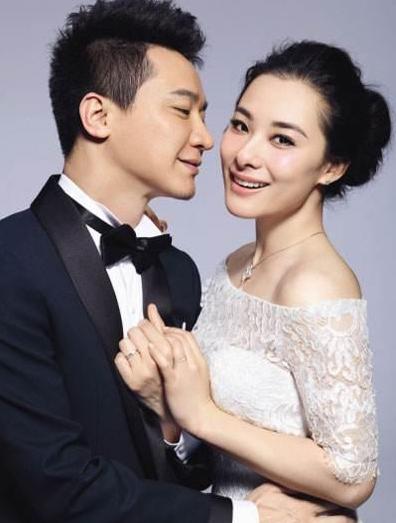 他们在2013年在香港举办盛大婚礼,婚后生下一个孩子,刘璇老公不仅帅气