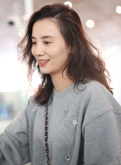 40岁的宋佳也太真实了素颜就敢现身机场自信的女人最美