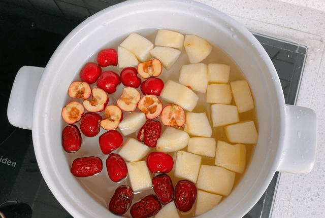 苹果和山楂是绝配很多人不知道有什么用春天隔几天要喝一次