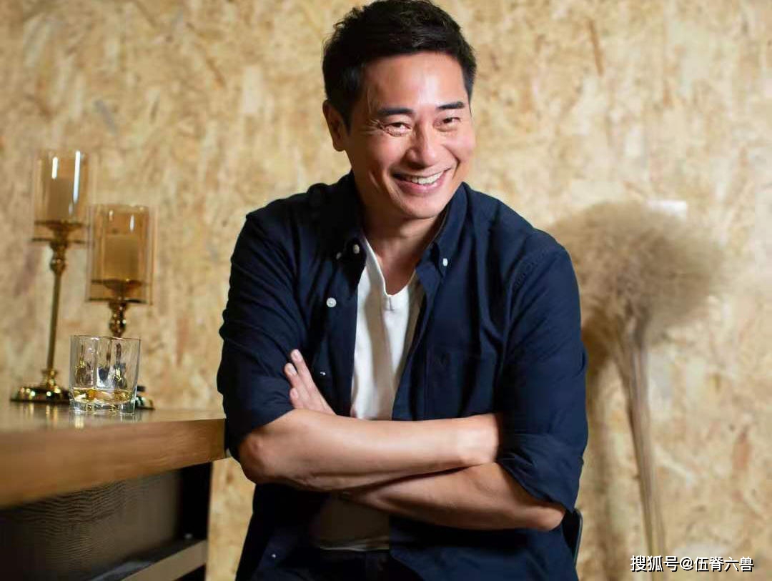 tvb50 冻龄男神:马德钟上榜,59岁李嘉欣同学多年保养有道_欧瑞伟