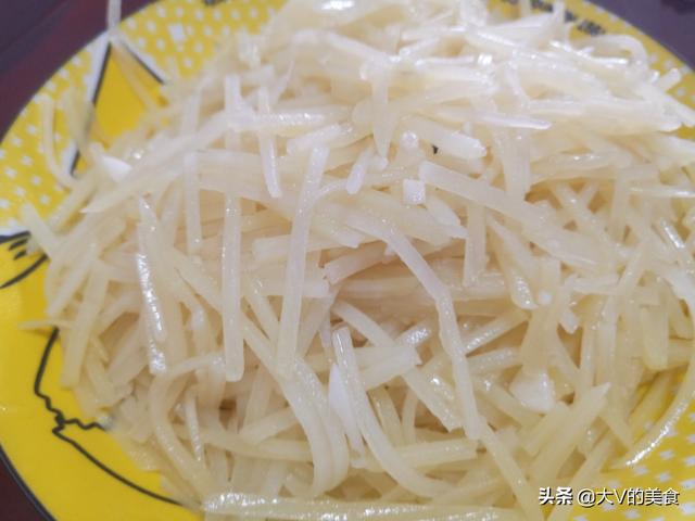 土豆丝怎么炒好吃啊 比较脆啊 2ca0399df0e048e486776775146fdd32.jpeg