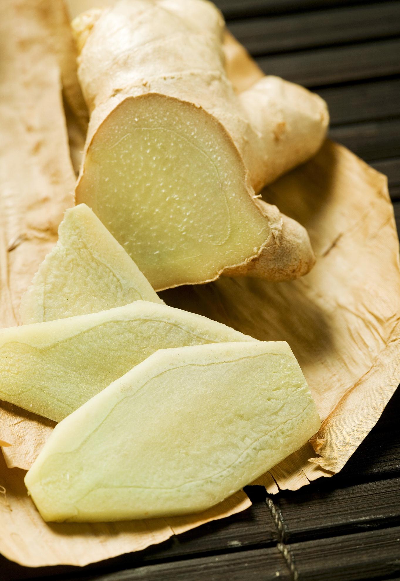 如何挑生姜因为一般来说,正常的生姜表面是不会出现反光的情况的,它是