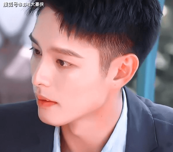 原创他在逆光中告白双标男主终表白满屏恋爱泡泡这是去幼儿园的车