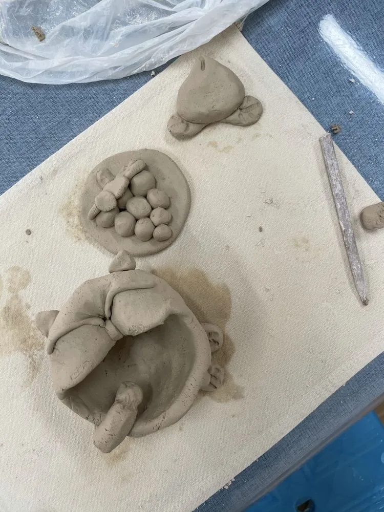 北京市顺义空港第二小学二年级学生走进神笛陶艺村 体验制陶全过程