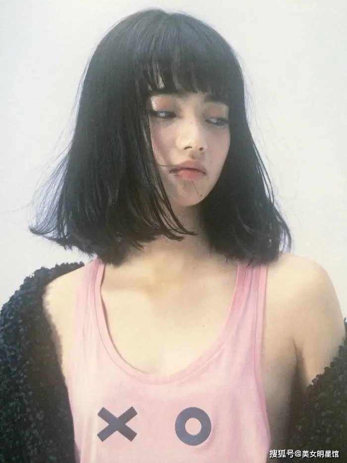 25岁小松菜奈 清新靓丽气质独特 演技不俗的新生代女神 日本