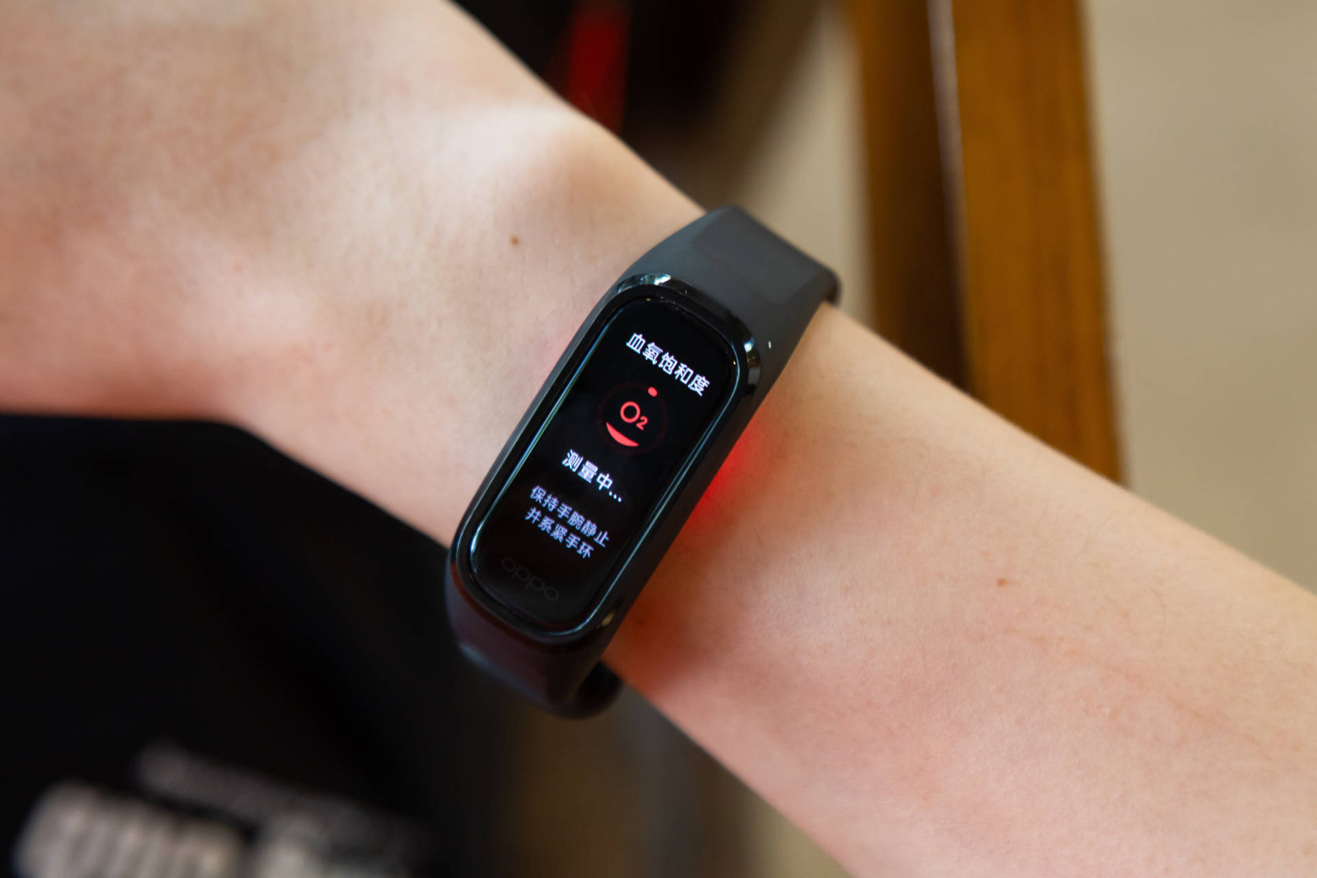 oppo手环活力版亮相新增两款活力配色支持双平台支付