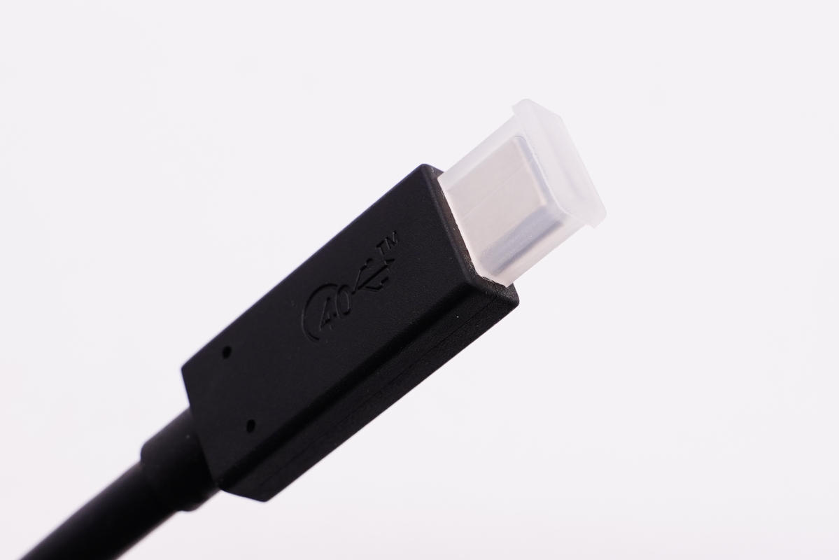 内置|讯光电子0.8米USB4数据线拆解，内置赛普拉斯控制器