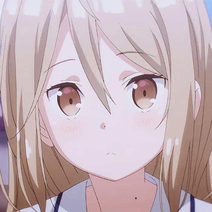 动漫头像 | 耳机里的歌声是与世隔绝的温柔