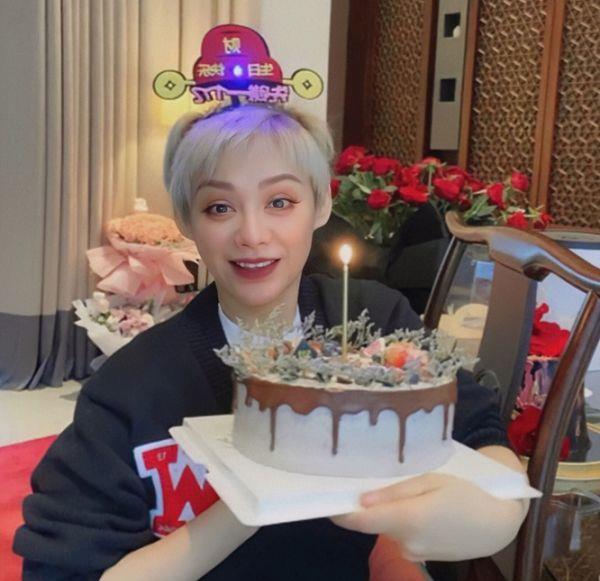 创4全员为宁静庆生:利路修抢镜,看到into1,团魂有了_生日