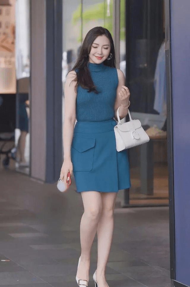 简约雅致的过膝裙搭配高跟鞋才好看让造型轻松变优雅得体大方